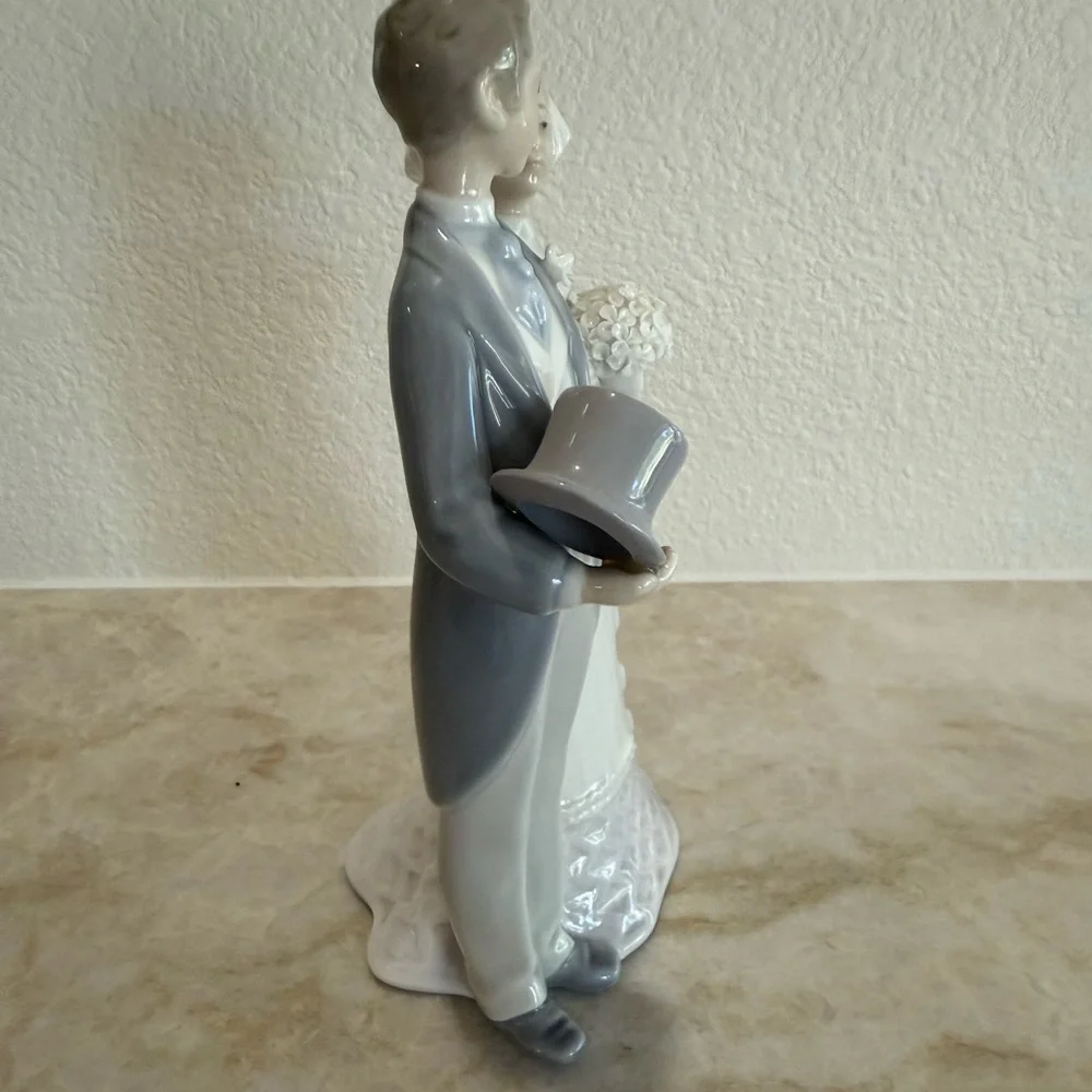 👰🤵‍♂️Vintage Lladro Bride & Groom Statue Cake Topper Retired - Picture 6 of 10